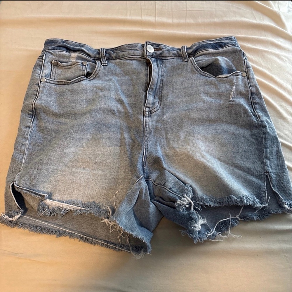Arula Denim Shorts Women’s Size 14 Distressed Raw Hem